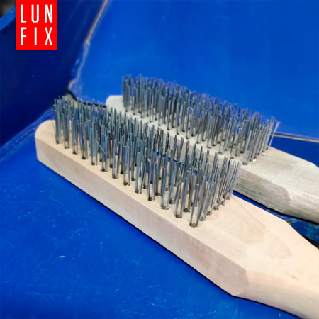 Szczotka druciana drewniana ręczna 5 rzędów 27cm