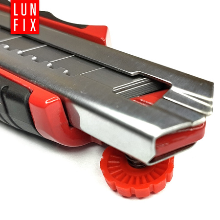 Nóż z ostrzem łamanym premium tapeciak 18mm + 5 ostrzy wymiennych