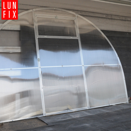 Usługa docięcia i mocowania poliwęglanu na fronty szklarni LUN FIX