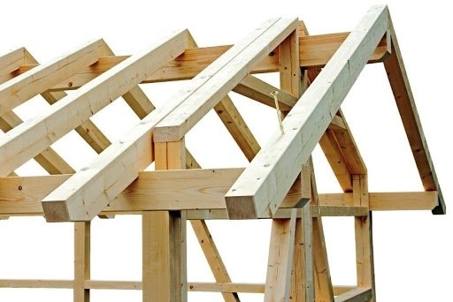 Wie dreht man eine Schraube zum Ausrichten von Latten ein?