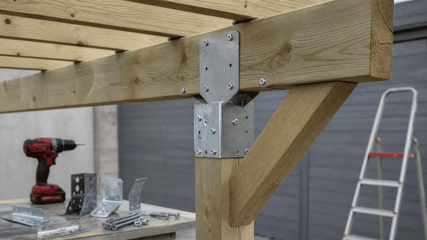 Wie vermeidet man Fehler bei der Montage von Holzverbinder fuer Pergola